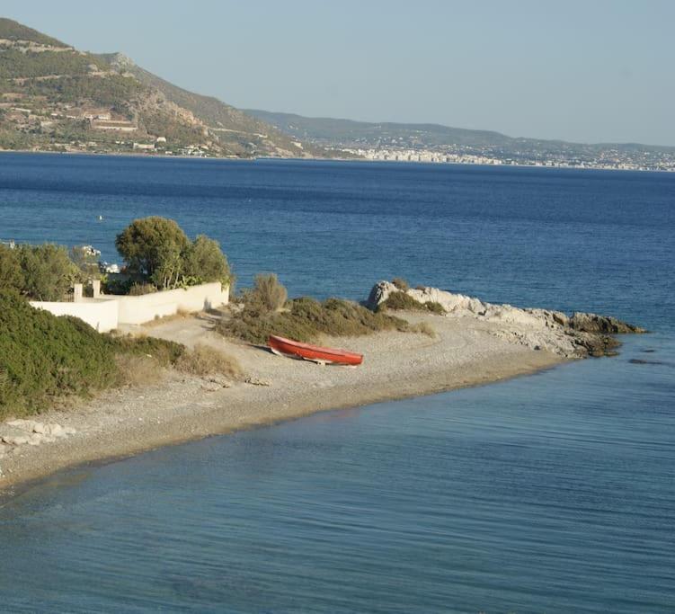 Villa House By The Sea At Skaloma, Loutraki à Lac de Vouliagmeni Extérieur photo