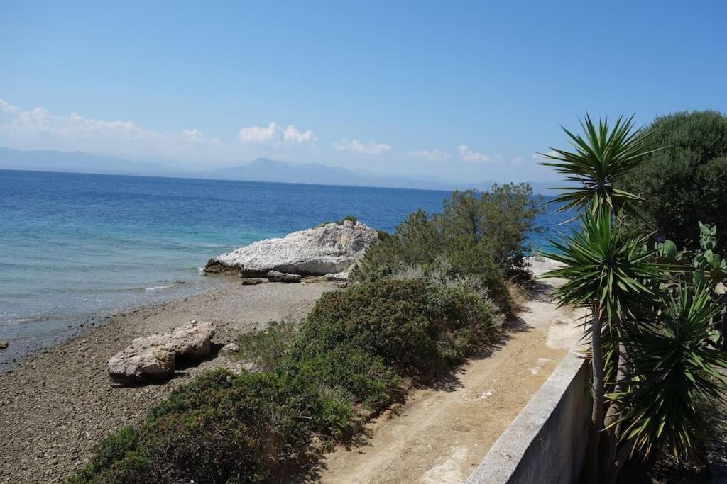 Villa House By The Sea At Skaloma, Loutraki à Lac de Vouliagmeni Extérieur photo