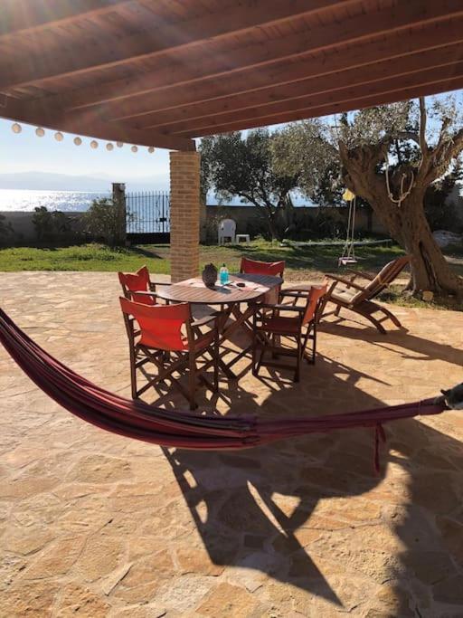 Villa House By The Sea At Skaloma, Loutraki à Lac de Vouliagmeni Extérieur photo