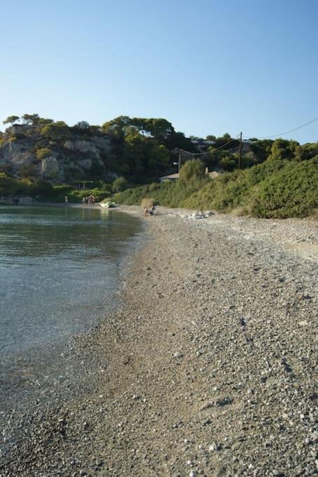 Villa House By The Sea At Skaloma, Loutraki à Lac de Vouliagmeni Extérieur photo